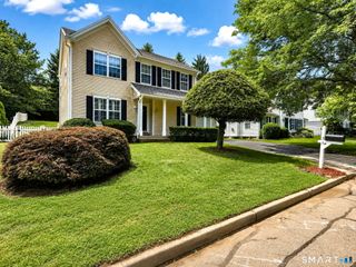 33 Acorn Lane, Milford, CT 06461