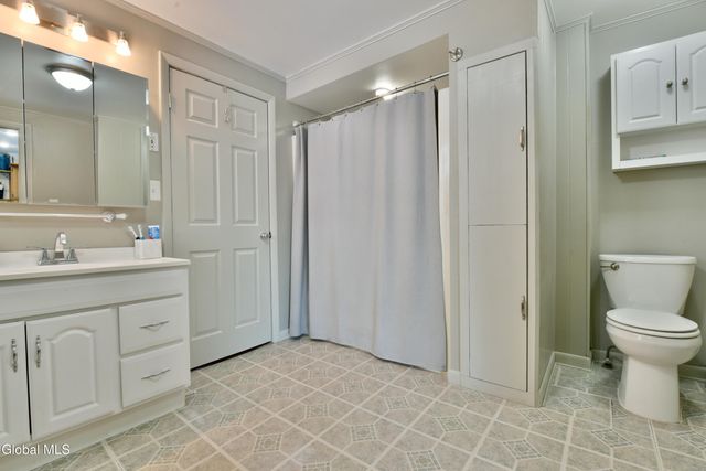 96 6th Avenue, Gloversville, NY 12078