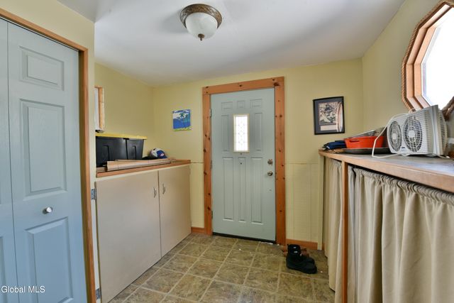 96 6th Avenue, Gloversville, NY 12078