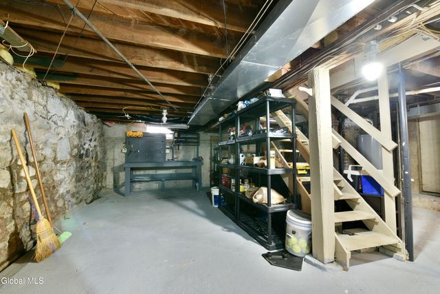 96 6th Avenue, Gloversville, NY 12078