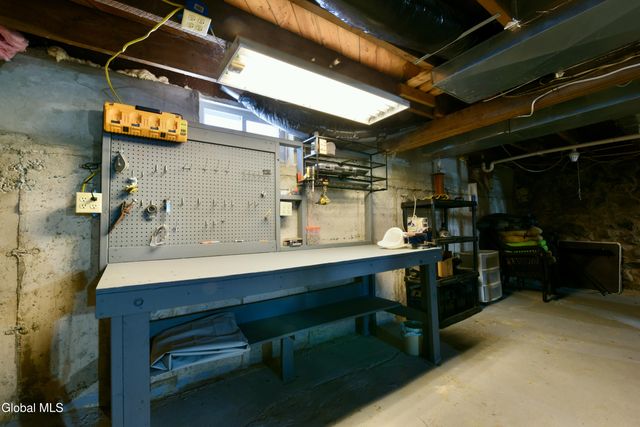 96 6th Avenue, Gloversville, NY 12078