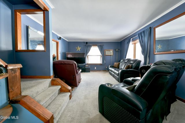 96 6th Avenue, Gloversville, NY 12078