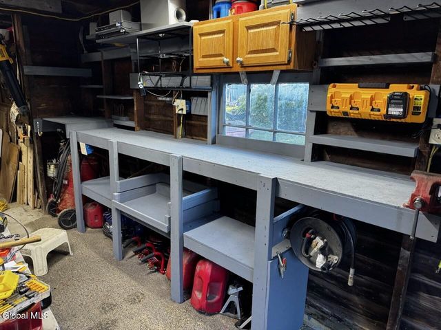 96 6th Avenue, Gloversville, NY 12078