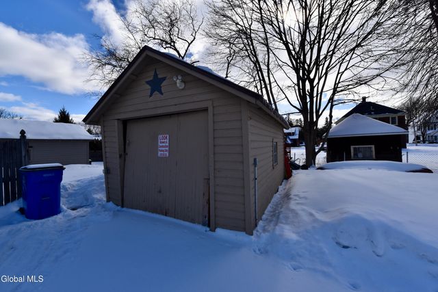 96 6th Avenue, Gloversville, NY 12078