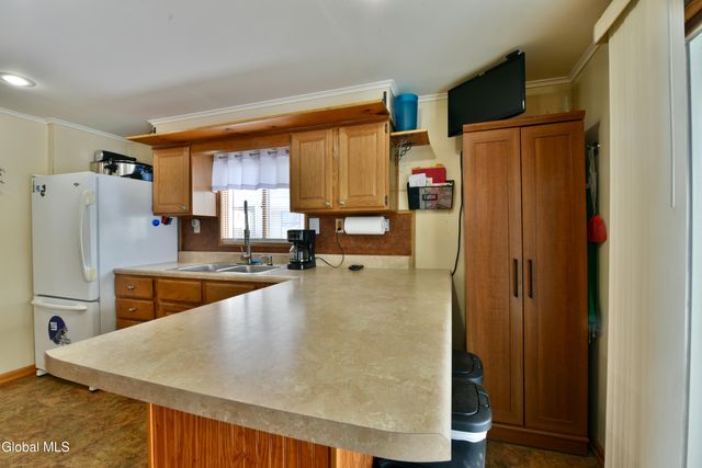 96 6th Avenue, Gloversville, NY 12078