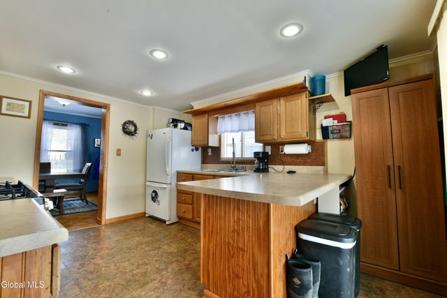 96 6th Avenue, Gloversville, NY 12078