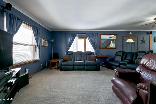 96 6th Avenue, Gloversville, NY 12078