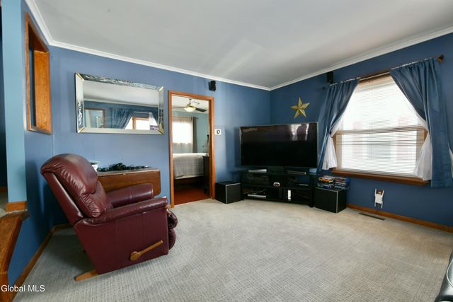 96 6th Avenue, Gloversville, NY 12078