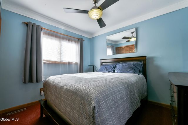 96 6th Avenue, Gloversville, NY 12078