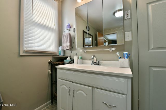 96 6th Avenue, Gloversville, NY 12078