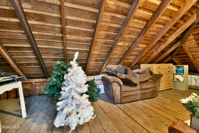 96 6th Avenue, Gloversville, NY 12078