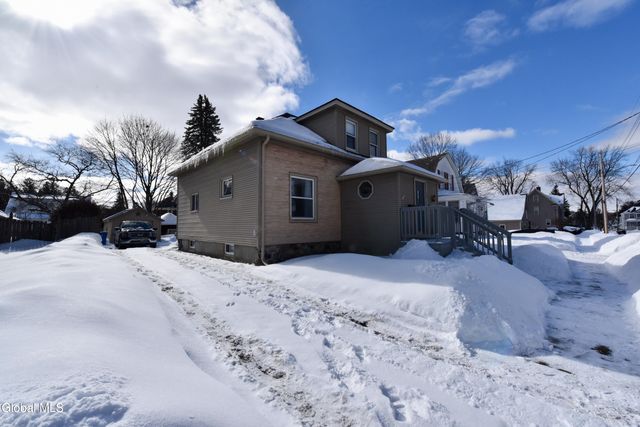 96 6th Avenue, Gloversville, NY 12078