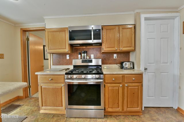 96 6th Avenue, Gloversville, NY 12078