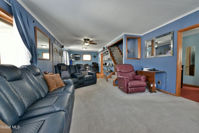 96 6th Avenue, Gloversville, NY 12078