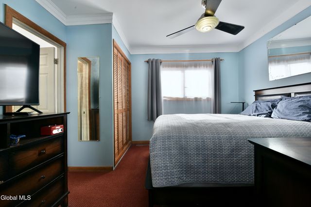 96 6th Avenue, Gloversville, NY 12078