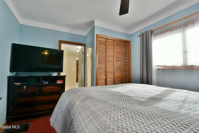 96 6th Avenue, Gloversville, NY 12078