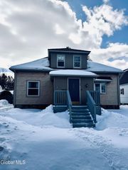 96 6th Avenue, Gloversville, NY 12078