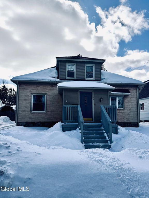 96 6th Avenue, Gloversville, NY 12078