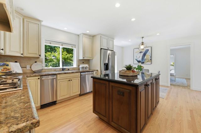 2140 Carmelita Avenue, Hillsborough, CA 94010