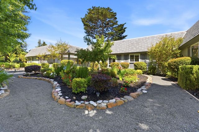 2140 Carmelita Avenue, Hillsborough, CA 94010
