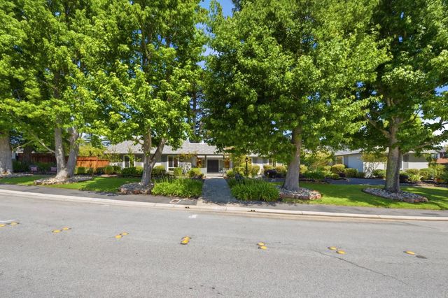 2140 Carmelita Avenue, Hillsborough, CA 94010