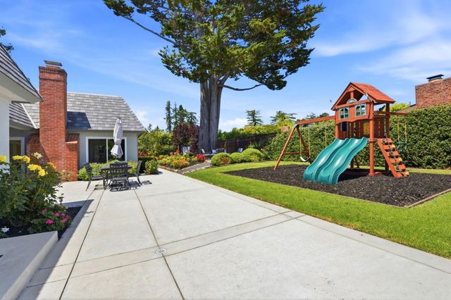 2140 Carmelita Avenue, Hillsborough, CA 94010