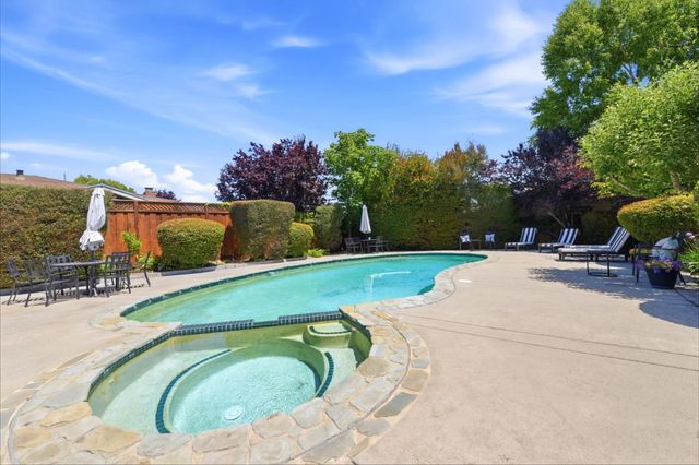 2140 Carmelita Avenue, Hillsborough, CA 94010