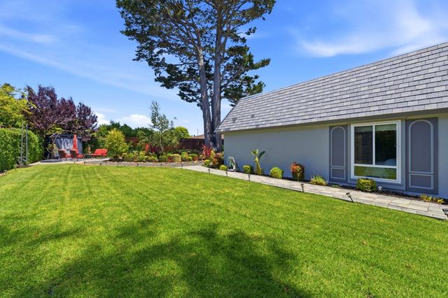 2140 Carmelita Avenue, Hillsborough, CA 94010