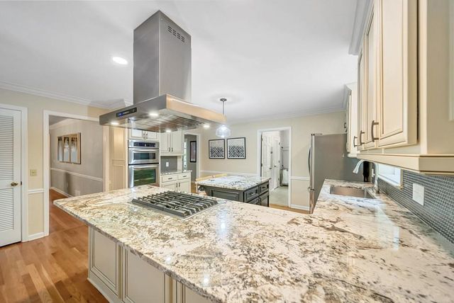 450 W Spalding Drive, Sandy Springs, GA 30328