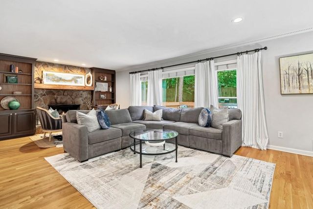 450 W Spalding Drive, Sandy Springs, GA 30328