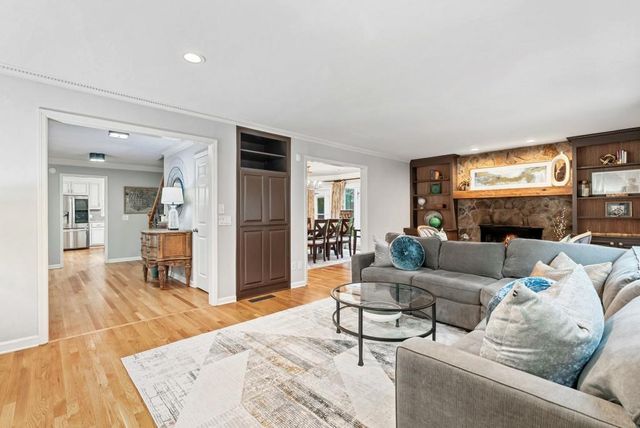 450 W Spalding Drive, Sandy Springs, GA 30328