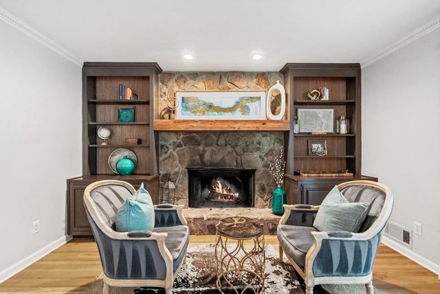 450 W Spalding Drive, Sandy Springs, GA 30328