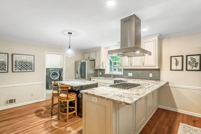 450 W Spalding Drive, Sandy Springs, GA 30328