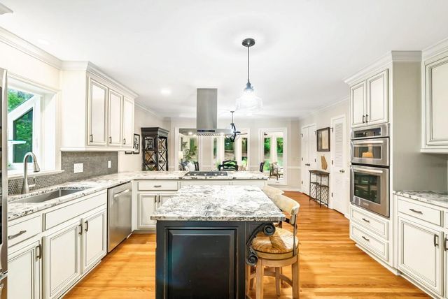450 W Spalding Drive, Sandy Springs, GA 30328