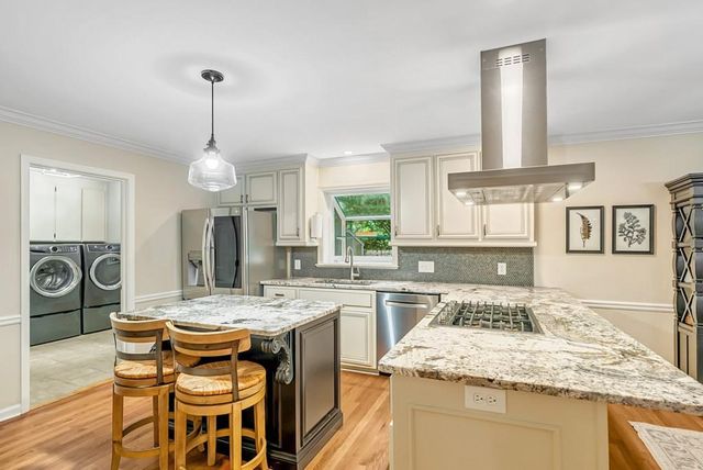 450 W Spalding Drive, Sandy Springs, GA 30328