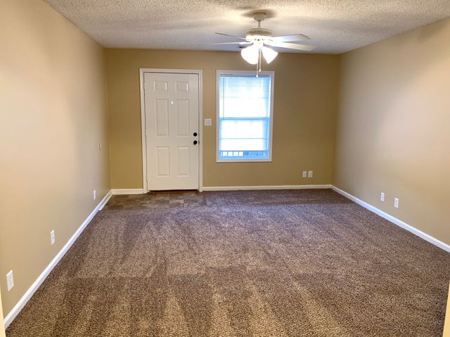 427 Alma Ln Apt H, Clarksville, TN 37043