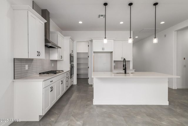 11662 W LUXTON Lane, Avondale, AZ 85323