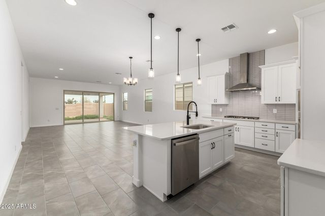 11662 W LUXTON Lane, Avondale, AZ 85323