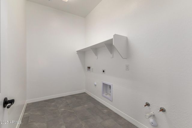 11662 W LUXTON Lane, Avondale, AZ 85323