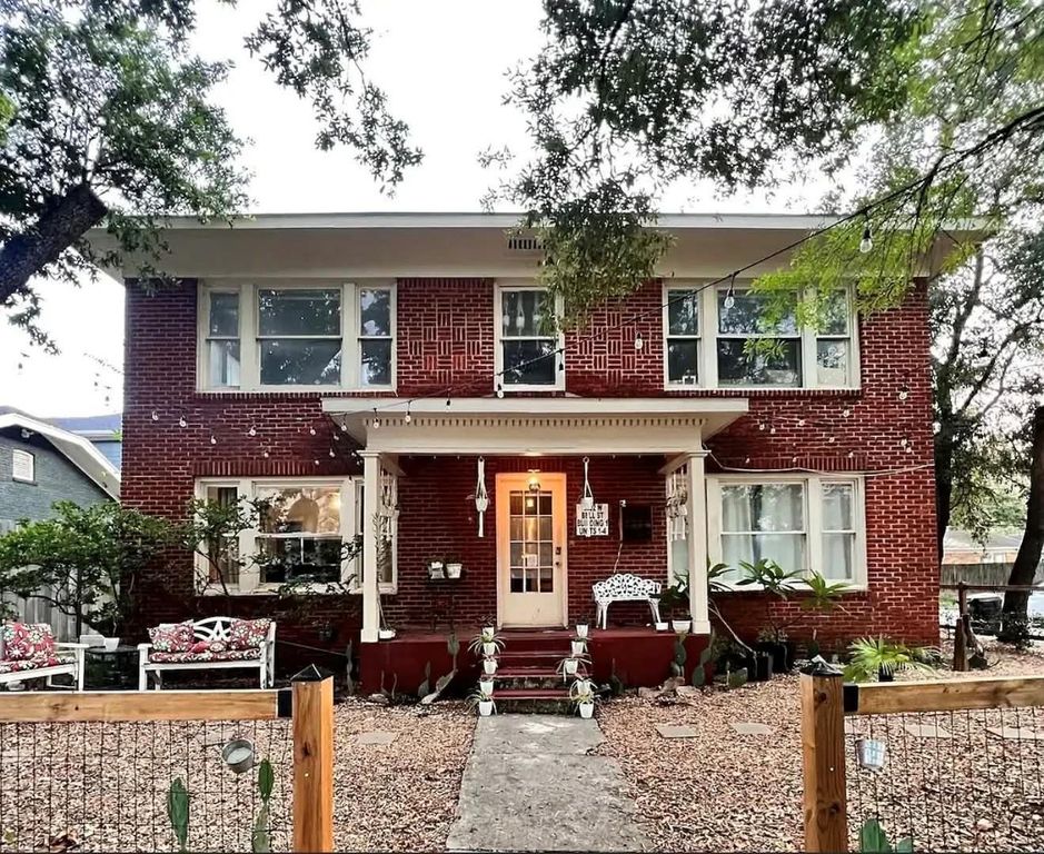 1302 W Bell Street 1, Houston, TX 77019