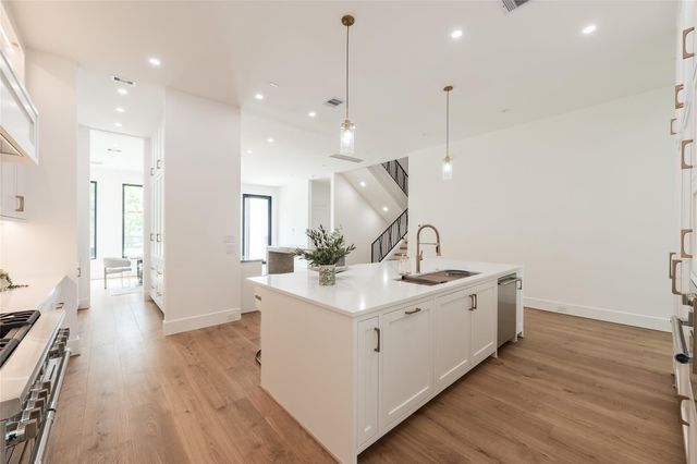 7006 Schiller Street, Houston, TX 77055