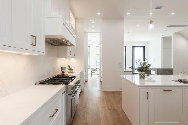 7006 Schiller Street, Houston, TX 77055