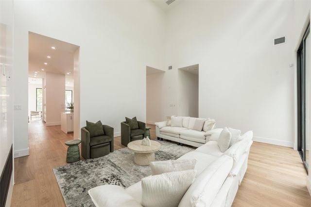 7006 Schiller Street, Houston, TX 77055