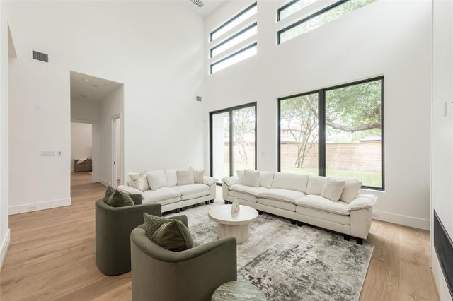 7006 Schiller Street, Houston, TX 77055