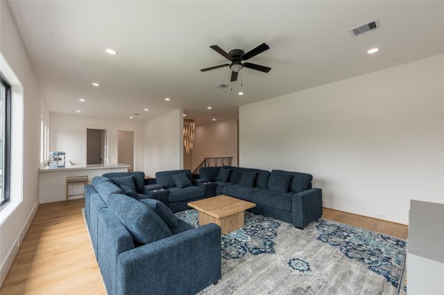 7006 Schiller Street, Houston, TX 77055