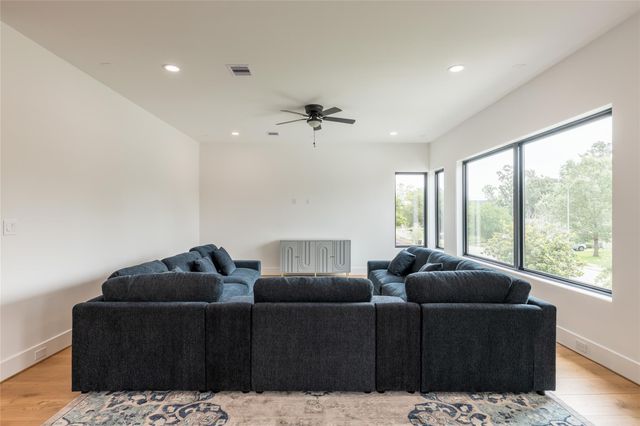 7006 Schiller Street, Houston, TX 77055