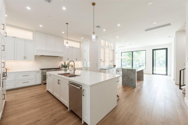 7006 Schiller Street, Houston, TX 77055