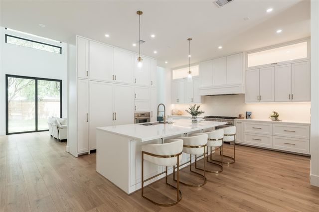 7006 Schiller Street, Houston, TX 77055