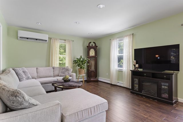 15 Kelso Drive, Bow, NH 03304