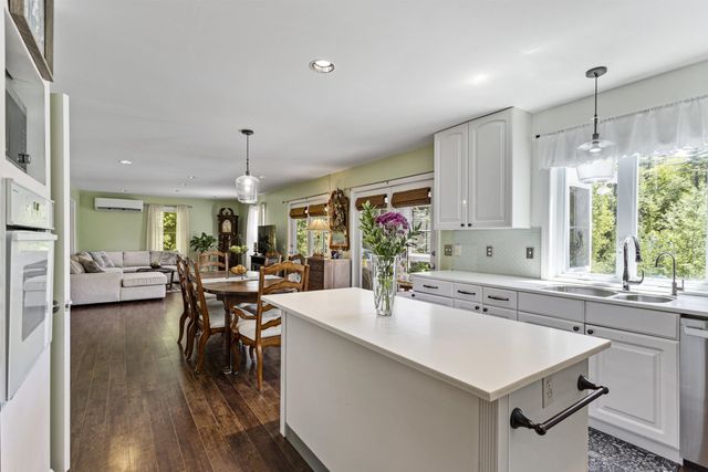 15 Kelso Drive, Bow, NH 03304